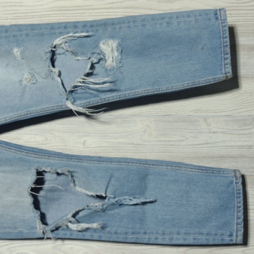 Destroyed High Rise Cropped Jeans - Picture 4 of 16